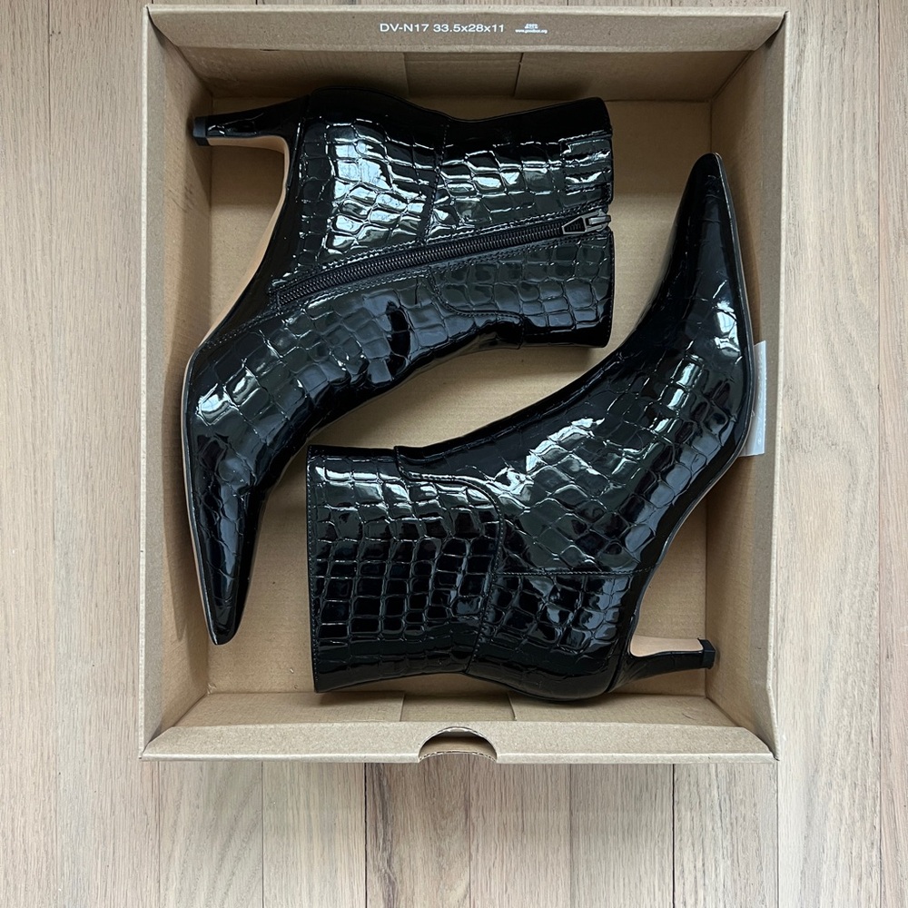 NWT Dolce Vita Black Sondra Booties with Croc Texture